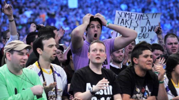 wrestlemania-monday-night-raw-crowds.jpg